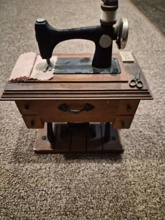 Music Box Sewing Machine Tiny Miniature Collector 1