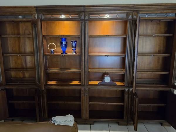 8 piece wall cabinet with light 1