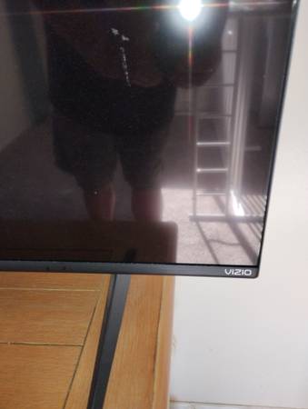 TV Vizio Flat Screen 1