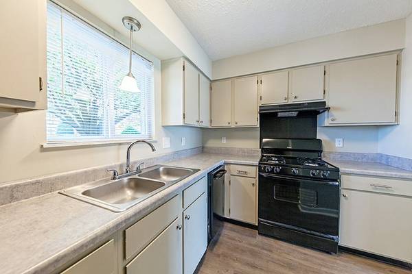 $1,059 / 1br - 686ft2 - Pet-Friendly 1 Bedroom Apartments Available (Bloomington)63935966303362123