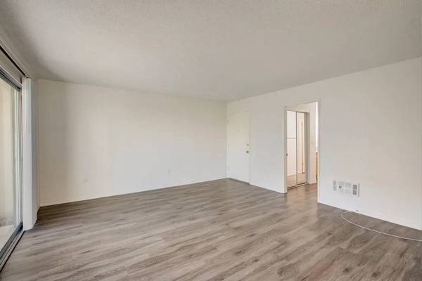 $1,360 / 2br - Bright 2 Bedroom, 1 Bathroom Apartment (Minneapolis)63666914438019123