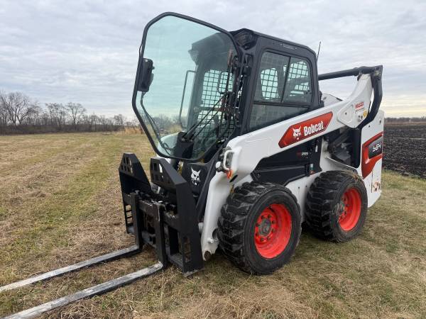 Bobcat s64 enclosed 1