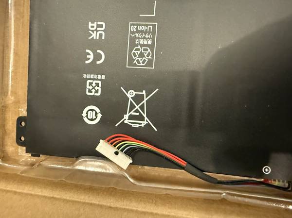 2 brand new laptop batteries - $15 (GILBERT)63469933240963121