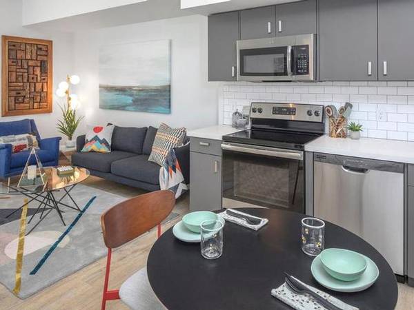 $1,811 / 1br - 702ft2 - GORGEOUS VEIWS! BEAUTIFUL NEIGHBORHOOD! OFFERING UP TO 6 WEEKS FREE! (Downtown Beaverton)64038885115523123