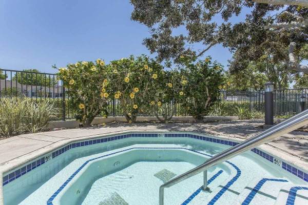 $2,990 / 2br - 878ft2 - Don't let this one get away! 2 BR, 2 BA. Prime San Diego location (San Diego - Mira Mesa)63866050273025120