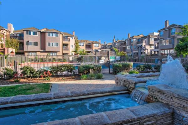 Modern 2 Bed / 2 Bath Top-Floor Condo with Views, Resort-Style Amenit 1