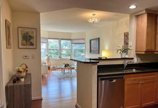 $1,100 / 1br - 640ft2 - Unbeatable Location For This 1 Bed 1 Bath Apartment for Rent! (, Washington DC, DC)64040026828163120