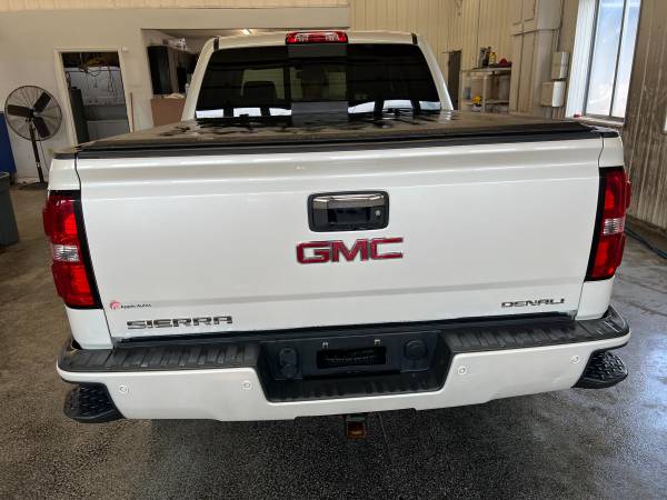 ** 2015 GMC SIERRA 1500 DENALI 4X4 4DR CREW CAB 5.8FT SB ** - $17,995 (CAMBRIDGE)63470071878145122