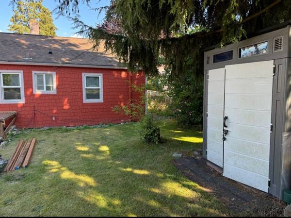 $2,625 / 2br - 900ft2 - 'Rent special' Comfortable House Renovated w nice garden 2 beds (Renton)64031135900162124