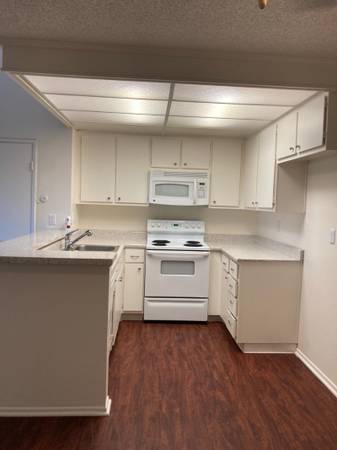 $1,585 / 422ft2 - Estudio acogedor, patio, piscina, estacionamiento designado, área de barbacoa y picnic! (Chatsworth)63912983350403124