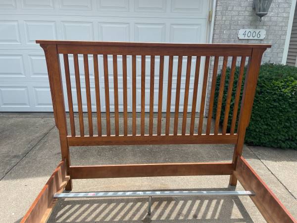 Bed-Queen Size-Wood Slat Style, Quality - $250 (Columbia MO)63471026025859124