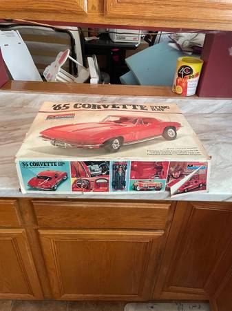 Monogram 65 Corvette model 1