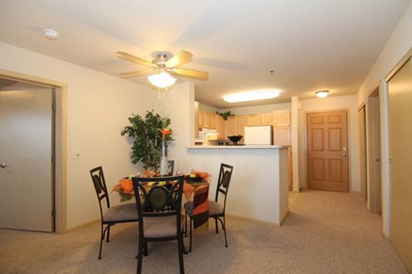 $1,090 / 1 hab - 640 pies² - Balcón/Patio, Sala Comunitaria, 1 Habitación (475 Marion Road, Oshkosh, WI)63845964896897124