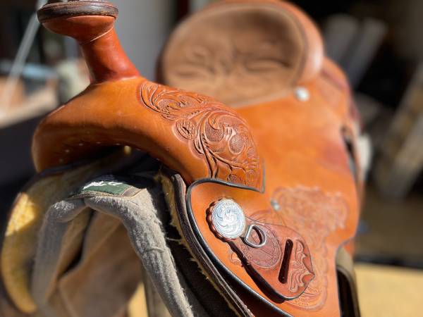 17” Circle Y roping saddle 1