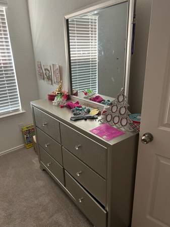 Dresser with mirror 1
