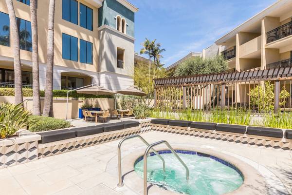 $3,999 / 3br - 1236ft2 - Fabulous 3bd/2ba Condo with RESORT STYLE Amenities! (Sherman Oaks)63812198893571123