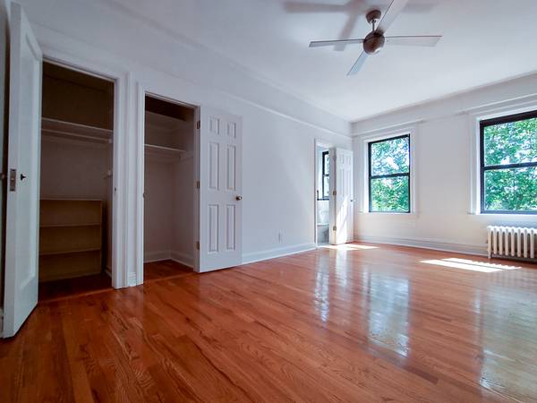 $1,735 / 250ft2 - Elusive Huge Sunny Room w/Bath in Stunning Fort Greene / Clinton Hill (( Fort Green / Clinton Hill)63816602469505120