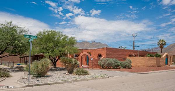 Miraculously Beautiful Home in El Paso. 2 Beds, 2 Baths 1