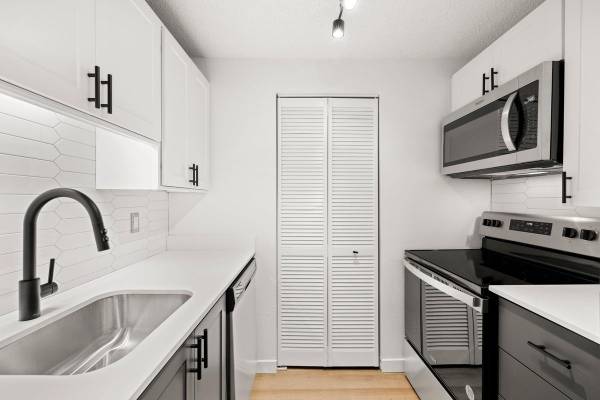 $1,424 / 1br - 598ft2 - Casa Club, Electrodomésticos de Acero Inoxidable, Área de Lavado de Autos, Balcón o Patio (Tualatin)63831252308867121