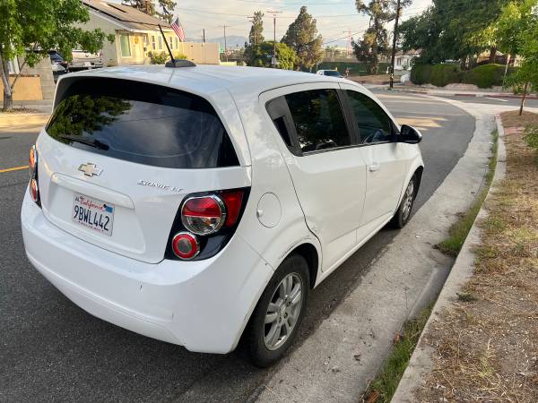 2016 Chevrolet Sonic - súper confiable y eficiente en gasolina - $2,700 (818)63623857542017122