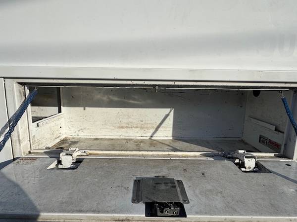 2014 Ford E350 10ft Cutaway - Photo 13