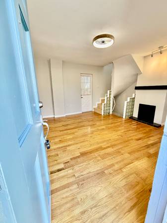 $1745.00 / 1br - 1100ft2 - GREAT LOCATION: BELLA VISTA "TRINITY" HOUSE!*63666799461761123