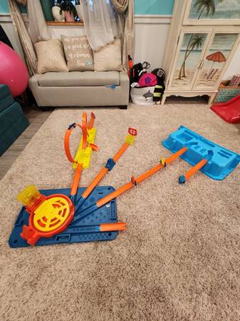 Kids Ultimate City / Tower Hot wheel track and more 1