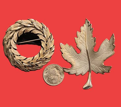 Silver tone 2 Brooches/Pins 1