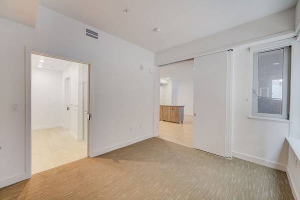$2,399 / 1br - 940ft2 - 8 Semanas Gratis + $500, Acceso a Ascensor, Puntuación de Tránsito 86 (centro de Oakland)63667924341889122