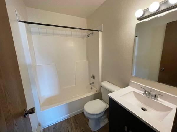 $745 / 2br - 575ft2 - 🏡 ¡SIN DEPÓSITO! -- 2HAB/1BA – $745/mes – Admite mascotas (solo gatos)💥 (Menomonie, WI)63845958646145124