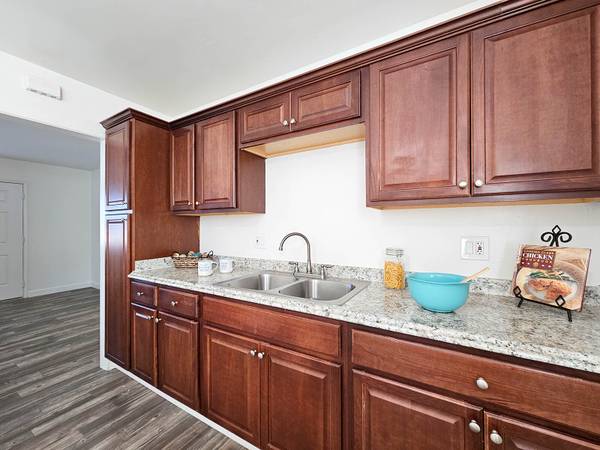 $2,595 / 2br - 2nd St. Cozy House with Luxury Amenities! 2x1 w/Garage + W/D Hookups! (National City)63998601330178122