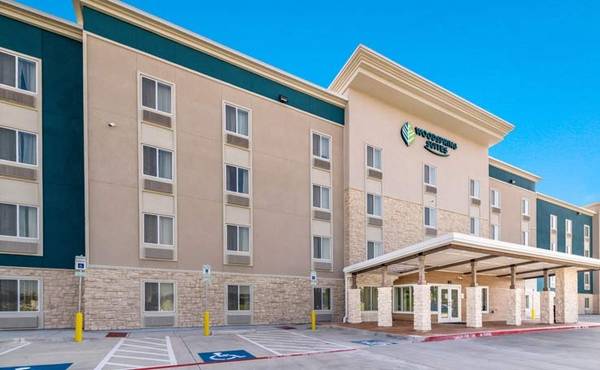 $1,449 / 1br - Monthly Special - Check In Today - No Lease, No Deposit, No Worries! (6801 K Ave, Plano, TX)63796376106883120