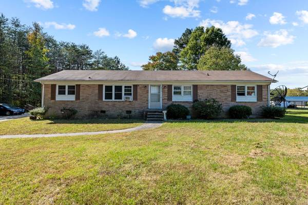 $175,000 / 3br - 1520ft2 - PRICE REDUCED!! 3 Bed 1.5 Bath Brick Ranch (Burlington)64027277180803120