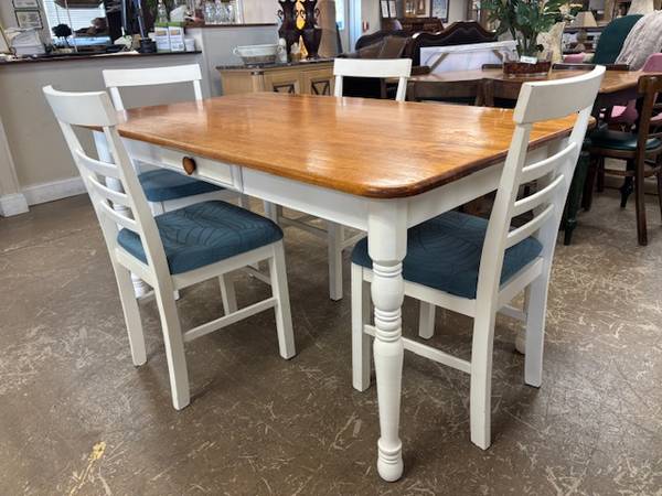 Dining / Kitchen Table Set with 4 Chairs 66623 1