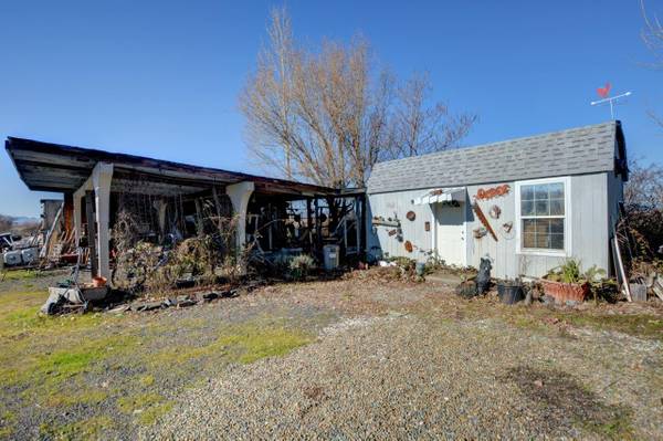 $460,000 / 2000ft2 - Multi-Family Setup or Rental Opportunity on 2.5 Acres! (Central Point)64192590500099123