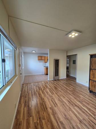 $1,895 / 1br - Bright One Bedroom Unit in Charming Ashby Neighborhood! (berkeley)63667924851073120
