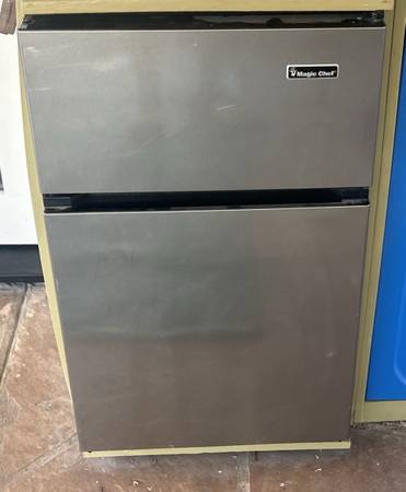 Mini Magic Chef Refrigerator (Silver) 1