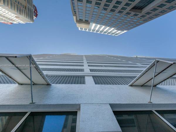 $2,750 / 425ft2 - Chic Studio with City & Bay Views in Brickell (Brickell)64051003279106122