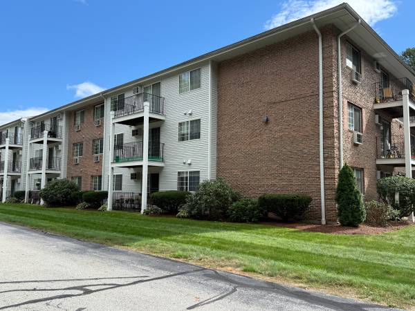 $1,712 / 1br - 667ft2 - Location, Community, Quality Living. It Starts at ParkView Hills! (385 Huse Road, Manchester, NH)63931519948290121