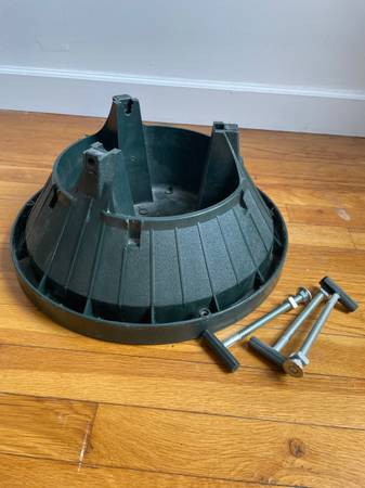 Xmas tree stand for ~7’ real tree 1