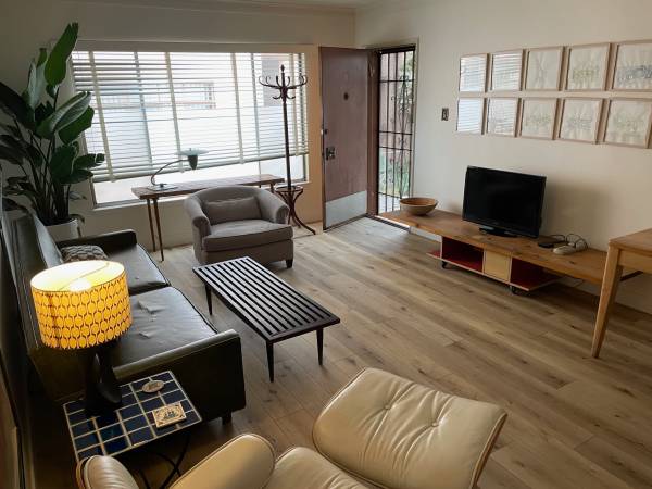 $2,450 / 1br - 800ft2 - Furnished One Bedroom/Bath Apartment w/Garage (Beverly Grove)64035740195074121