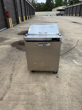 28”SANDWICH PREP-TABLE WITH CASTERS BARELY USED 1