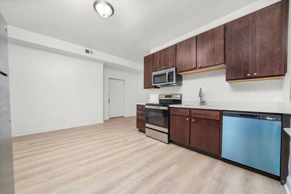 $2,995 / 3br - 1300ft2 - HUGE LOGAN 3 BED! (Logan Square)64041645804289122