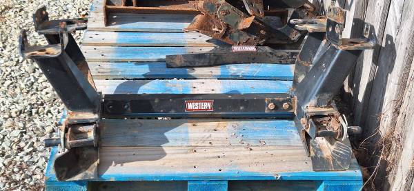 2005-07 Ford Western Plow Mount 1
