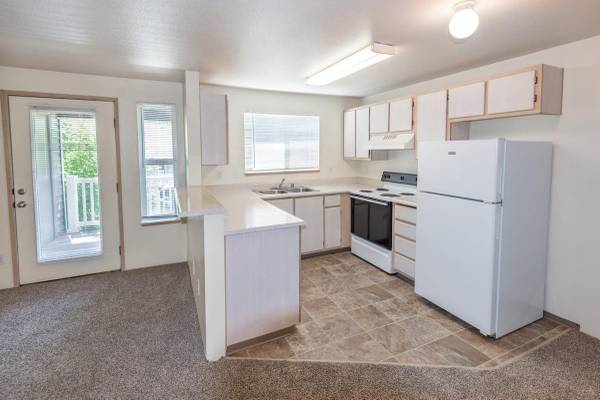 $1,653 / 2br - 964ft2 - Lush Landscaped Views, Wood Style Flooring, Fireplace, Playground63852579173377124