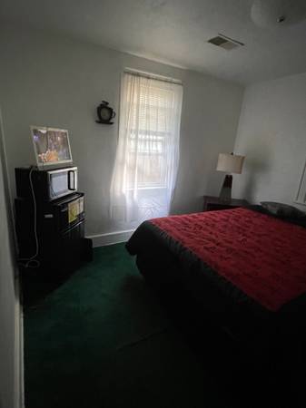 $700 / 3br - Furnished room available (Hampton)64053704801539120