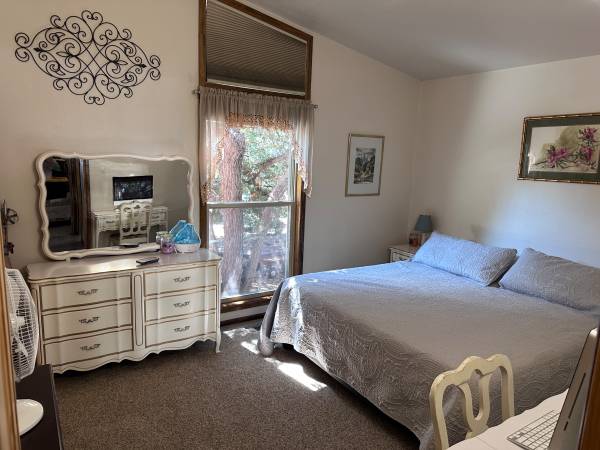 $1,700 / 2br - 700ft2 - Home  for Rent (White Rock)63659885211779124