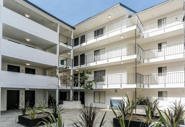 $2,850 / 2br - Fully Renovated 2-Bedroom Apartment – Move-In Special! (Santa Ana)63876593471491123