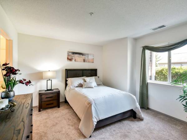 $1,675 / 2 habitaciones - 978 pies² - Ciudad fuera. Tranquilidad dentro. (Waukegan, IL 60087)63846717066115120