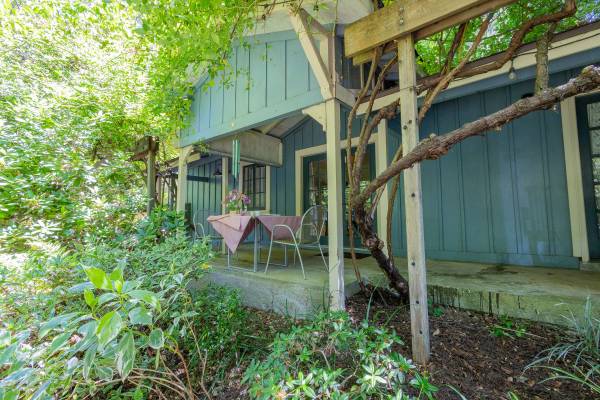 $2,150 / 1br - 550ft2 - Furnished Garden Cottage walk to town, washer, dryer, porch (russian river)63880130391683122